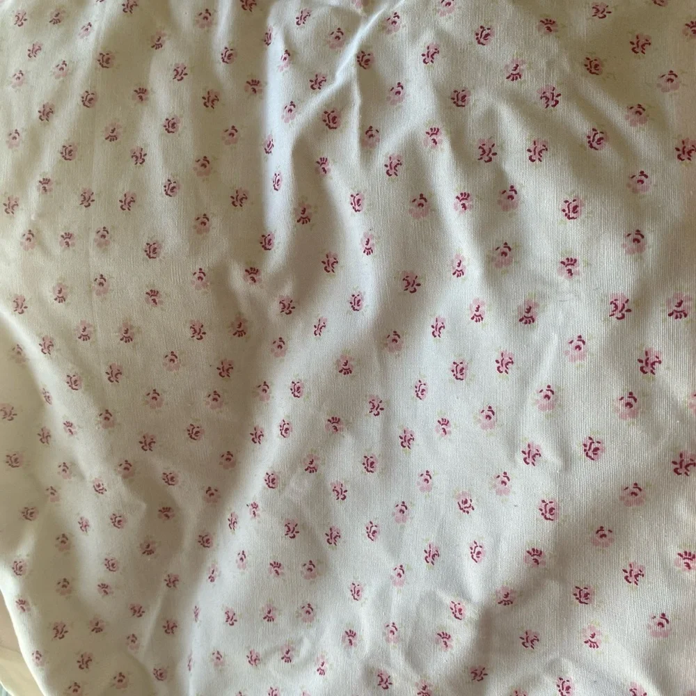 Rachel Ashwell Cozy Cream and floral Dog Bed. This is Vintage and retired.